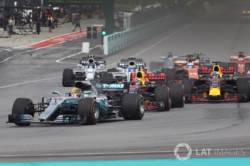 Lewis Hamilton, Mercedes AMG F1 W08, Max Verstappen, Red Bull Racing RB13, Daniel Ricciardo, Red Bull Racing RB13, Valtteri Bottas, Mercedes AMG F1 W08 at the start