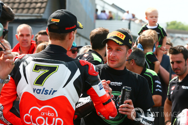 Third place Chaz Davies, Ducati Team, race winner Jonathan Rea, Kawasaki Racing shake hands
