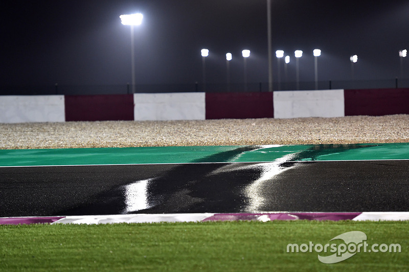 Pista mojada y lluvia en Qatar