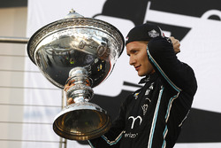 2017 şampiyonu Josef Newgarden, Team Penske Chevrolet ve Astor kupası