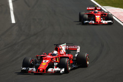 Sebastian Vettel, Ferrari SF70H, Kimi Raikkonen, Ferrari SF70H
