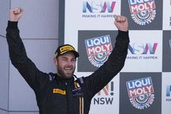 Podium: racewinnaar Shane van Gisbergen, Tekno Autosports