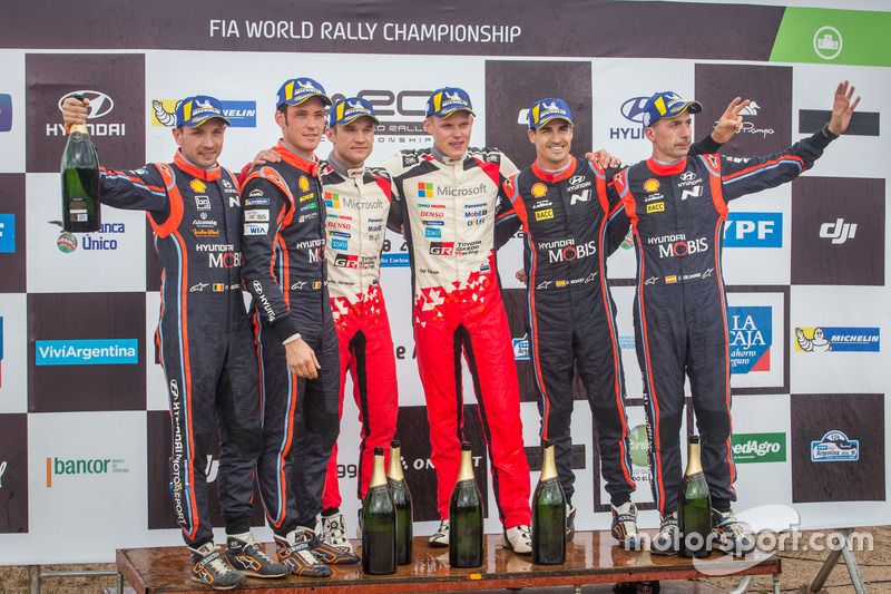 Podio: i vincitori Ott Tanak, Martin Järveoja, Toyota Gazoo Racing, al secondo posto Thierry Neuville, Nicolas Gilsoul, Hyundai Motorsport, al terzo posto Dani Sordo, Carlos del Barrio, Hyundai Motorsport