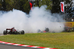 Pierre Gasly, Toro Rosso STR13, y Nico Hulkenberg, Renault Sport F1 Team R.S. 18, y Romain Grosjean, Haas F1 Team VF-18