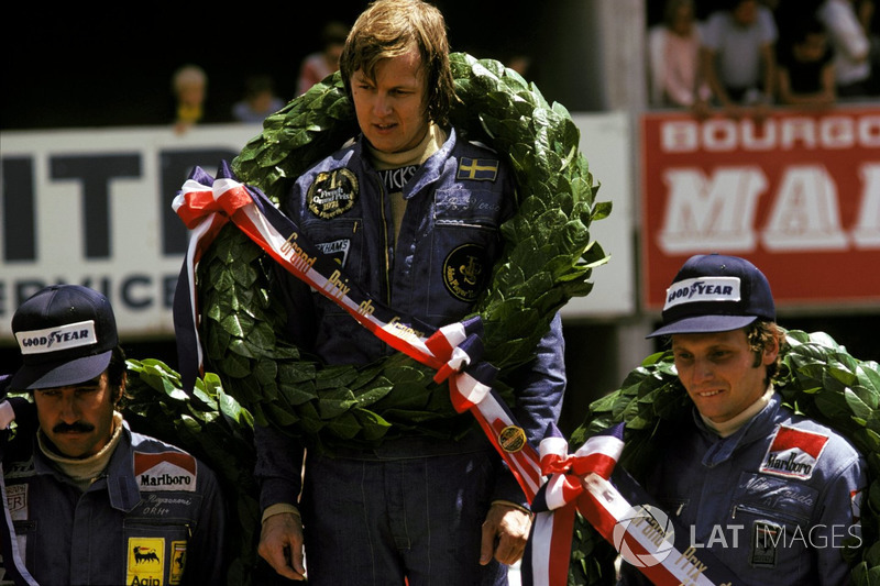 Podio: ganador de la carrera Ronnie Peterson, Lotus, segundo lugar Niki Lauda, Ferrari, tercer lugar Clay Regazzoni, Ferrari