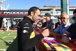 Cyril Abiteboul, Renault Sport F1 Managing Director signs autographs for the fans