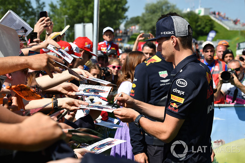 Max Verstappen, Red Bull Racing signs autographs for the fans