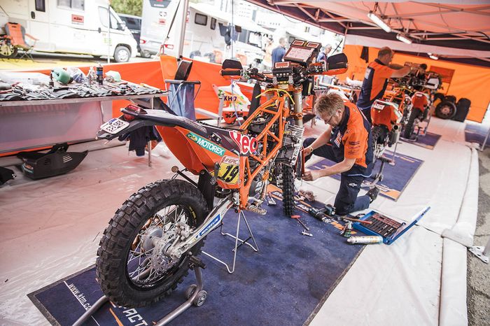 Red Bull KTM Factory Racing en el vivac