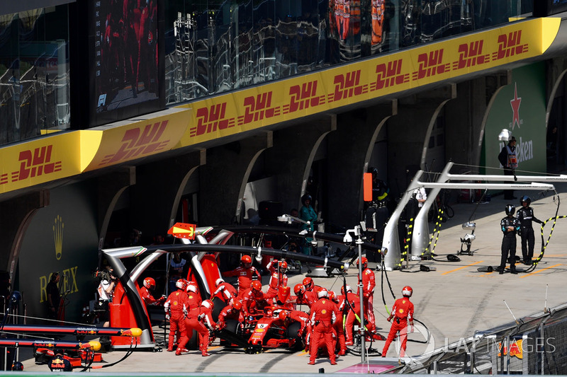 Sebastian Vettel, Ferrari SF71H au stand