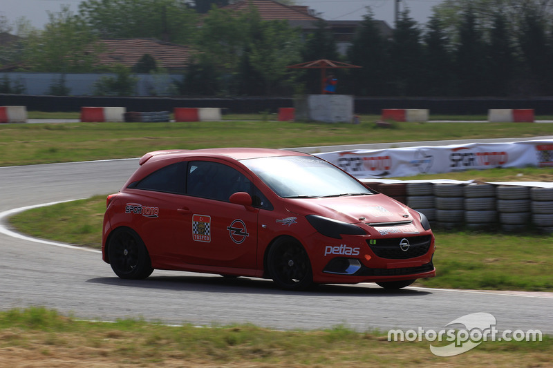 Opel Corsa OPC mücadelesi