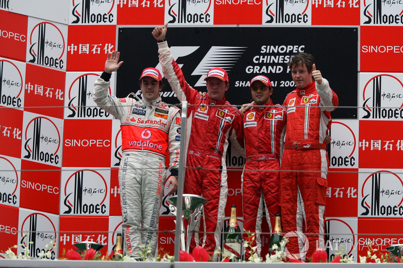 Podium: second place Fernando Alonso, McLaren, Race winner Kimi Raikkonen, Ferrari, third place Feli