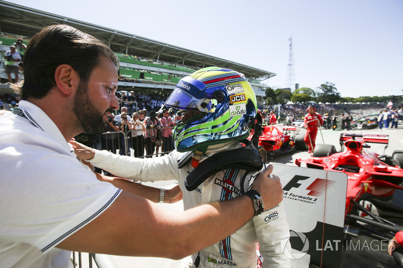 Felipe Massa, Williams, celebra en Parc Ferme que acaba en los puntos en su última carrera como loca