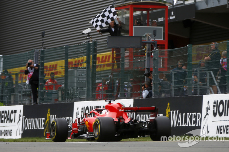 Segundo do grid, Vettel passou Hamilton logo na primeira volta para conquistar sua 52ª vitória na Fórmula 1