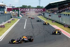 Max Verstappen, Red Bull Racing RB19, Oscar Piastri, McLaren MCL60, Lando Norris, McLaren MCL60