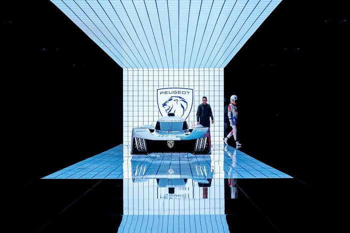 	
Peugeot 9X8 LMH con la decoración para las 24h de Le Mans