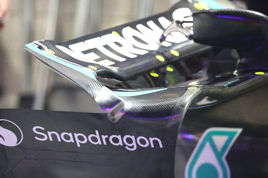 Detalle del alerón trasero del Mercedes F1 W15