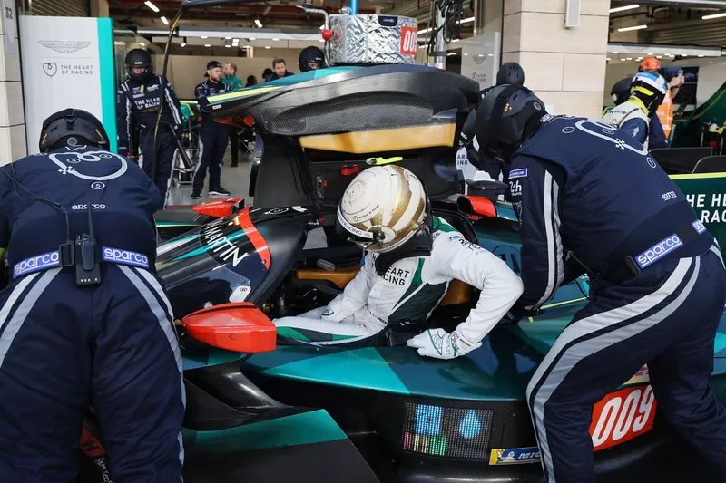 #009 Aston Martin Thor Team Aston Martin Valkyrie : Alex Riberas, Marco Sorensen, Roman De Angelis