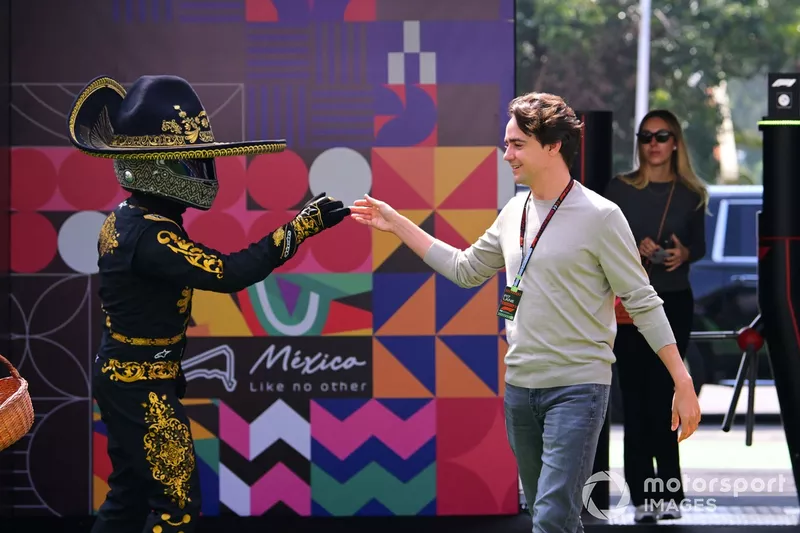 Esteban Gutierrez, Brand Ambassador, Mercedes-AMG F1 Team, greets Mario Achi as he arrives at the track 