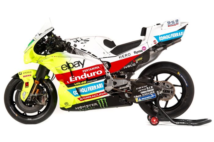 VR46、モルビデリ加入の2025年新カラーリング発表。ロッシの「46」が