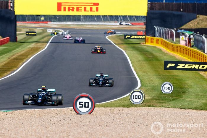 Valtteri Bottas, Mercedes F1 W11, Lewis Hamilton, Mercedes F1 W11, Max Verstappen, Red Bull Racing RB16 