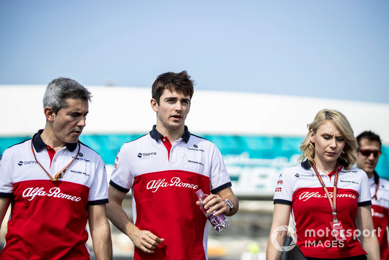 Charles Leclerc, Sauber, Xevi Pujolar, Sauber Head of Track Engineering, Ruth Buscombe, Sauber Race Strategist