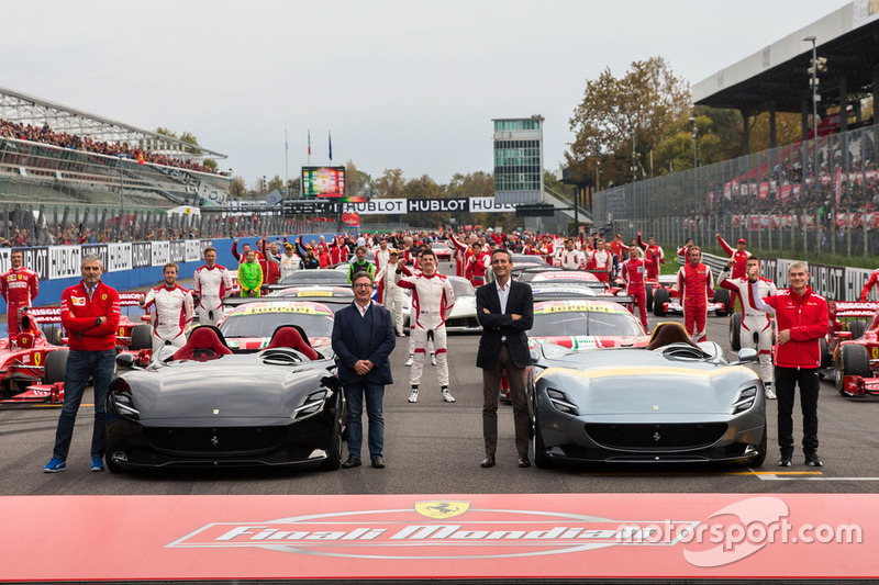 Foto di gruppo finale, con Maurizio Arrivabene, Managing Director Gestione Sportiva, Ferrari, Louis Camilleri, Chief Executive Officer, Ferrari, Enrico Galliera, Chief Marketing and Commericial Officer, Ferrari, Antonello Coletta, Capo delle Attività Sportive GT