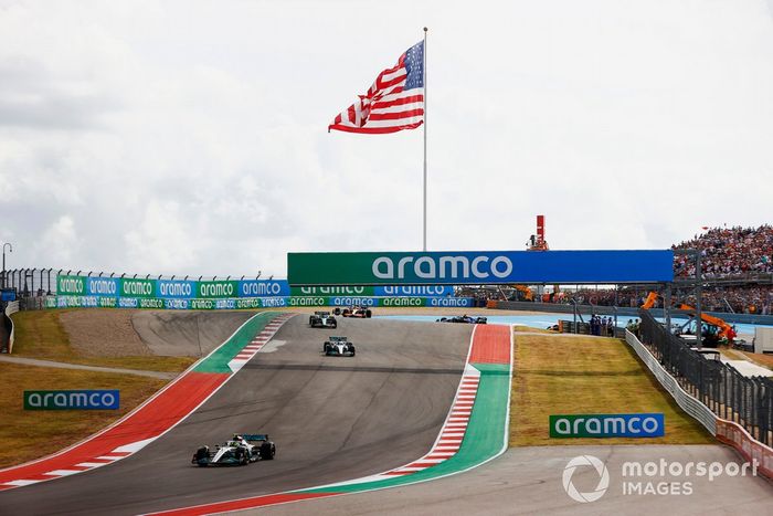 Lewis Hamilton, Mercedes W13, George Russell, Mercedes W13, Lance Stroll, Aston Martin AMR22