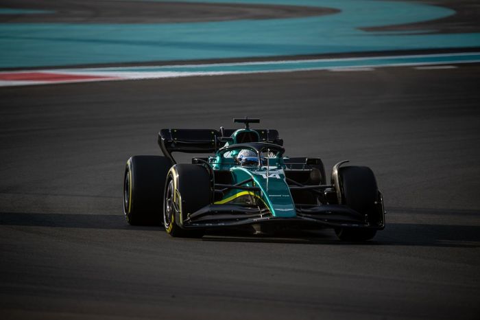 Fernando Alonso, Aston Martin AMR22 