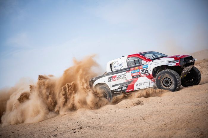 #205 Toyota Gazoo Racing Toyota: Giniel De Villiers, Dennis Murphy