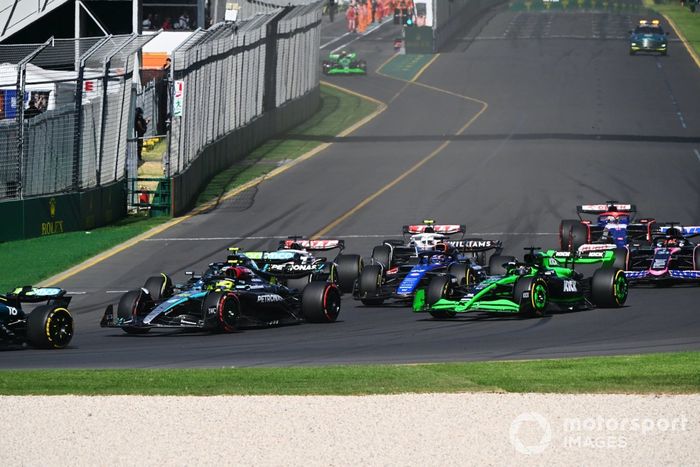 Lewis Hamilton, Mercedes F1 W15, Valtteri Bottas, Kick Sauber C44 