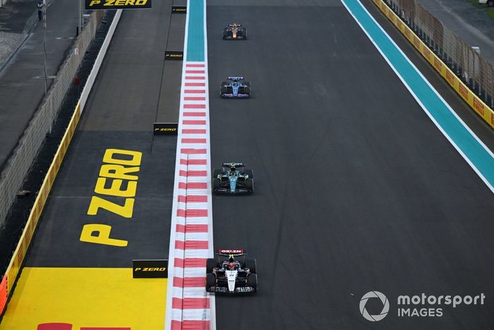 Yuki Tsunoda, AlphaTauri AT04, Fernando Alonso, Aston Martin AMR23 