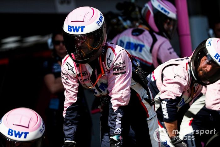 El equipo de boxes de Racing Point 