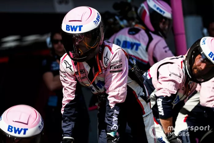 El equipo de boxes de Racing Point 