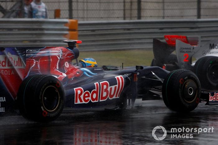 Sebastien Bourdais, Toro Rosso STR04, Heikki Kovalainen, McLaren MP4-24