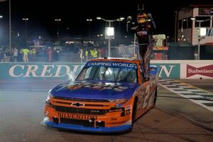 Race winner Sheldon Creed, GMS Racing, Chevrolet Silverado