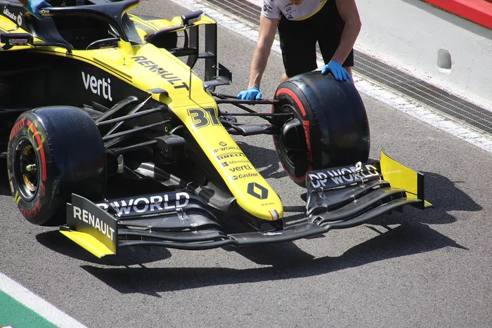 Renault R.S.20 detalle del alerón delantero

