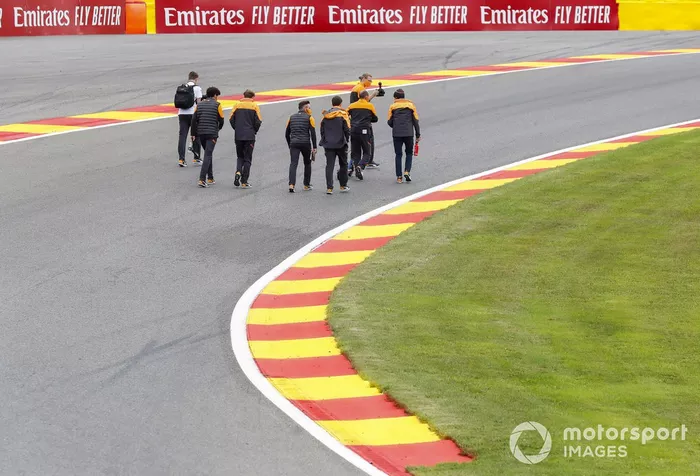 Lando Norris, McLaren, recorre la pista de Spa