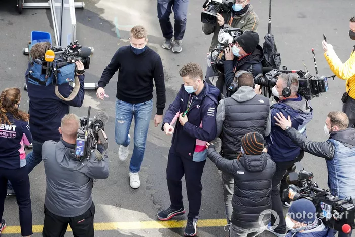 Nico Hulkenberg, Racing Point, llega al circuito
