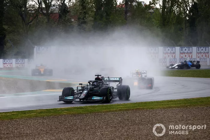 Lewis Hamilton, Mercedes W12, Sergio Pérez, Red Bull Racing RB16B