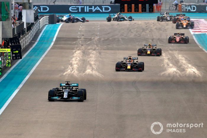 Lewis Hamilton, Mercedes W12, Max Verstappen, Red Bull Racing RB16B, Sergio Pérez, Red Bull Racing RB16B