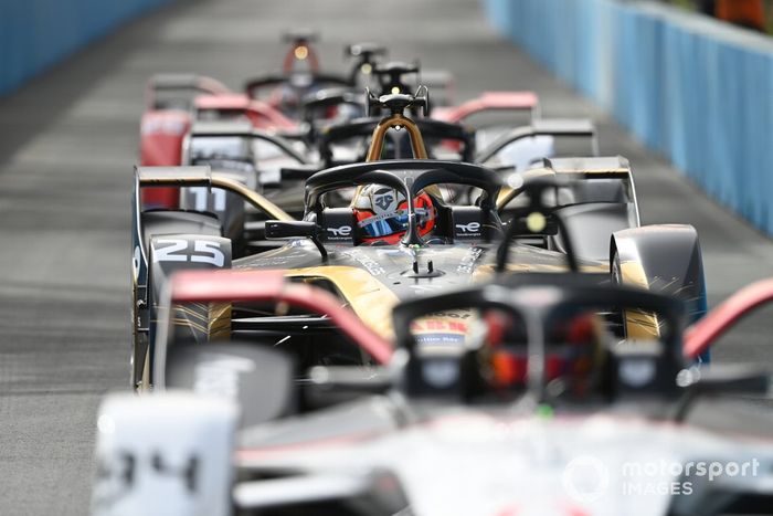 Jean-Eric Vergne, DS Techeetah, DS E-Tense FE21, Lucas di Grassi, Venturi Racing, Silver Arrow 02, in the queue to leave the pits