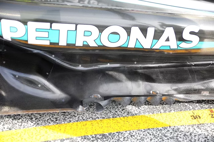 Mercedes W15 detalles técnicos