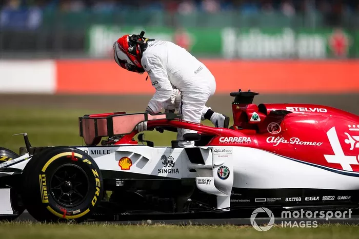 Kimi Raikkonen, Alfa Romeo Racing C38 detenido en la pista
