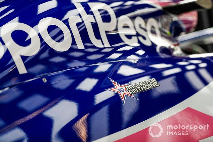 Detalhe do adesivo em homenagem ao francês na Racing Point.