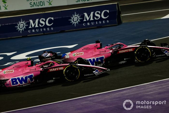 Fernando Alonso, Alpine A522, lucha con Esteban Ocon, Alpine A522