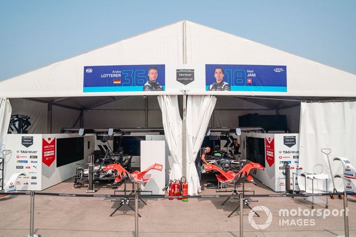 Garage di Andre Lotterer, Porsche, Porsche 99x Electric, Neel Jani, Porsche, Porsche 99x Electric 