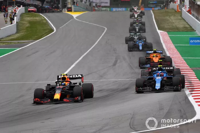 Sergio Pérez, Red Bull Racing RB16B, Esteban Ocon, Alpine A521, Lando Norris, McLaren MCL35M, Fernando Alonso, Alpine A521