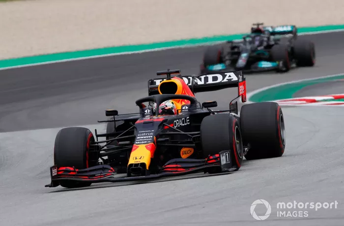 Max Verstappen, Red Bull Racing RB16B, Lewis Hamilton, Mercedes W12