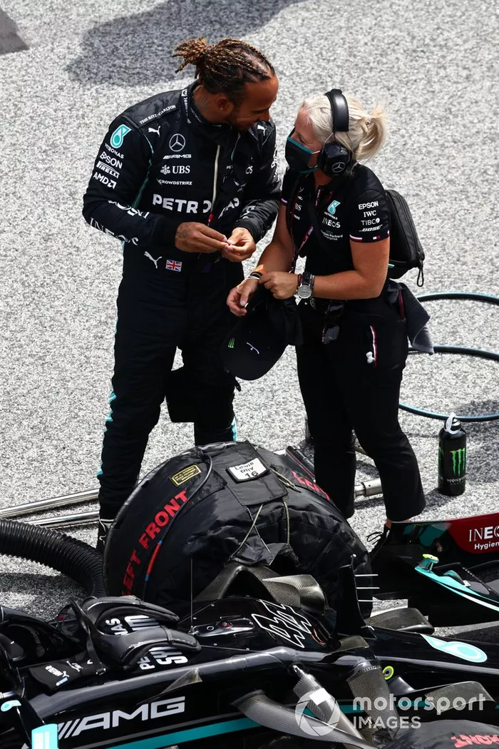 Lewis Hamilton, Mercedes, con Angela Cullen, fisioterapeuta de Lewis Hamilton