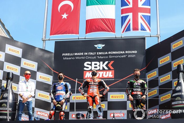 Podio: ganador de la carrera Michael Ruben Rinaldi, Aruba.It Racing - Ducati, segundo lugar Toprak Razgatlioglu, PATA Yamaha WorldSBK Team, tercer lugar Jonathan Rea, Kawasaki Racing Team WorldSBK